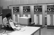 A server room with computer equipment relates to the growing energy consumption of artificial intelligence.